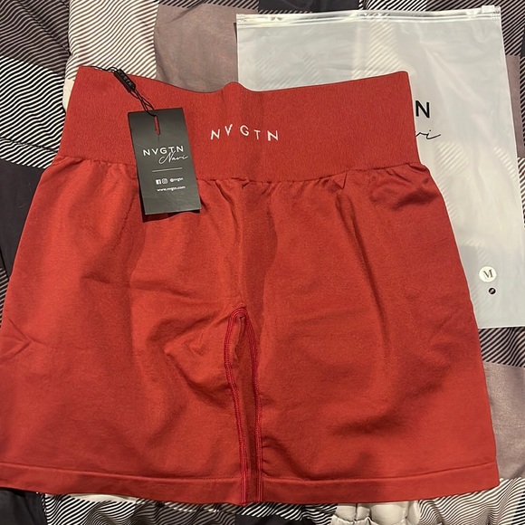 NVGTN Carmine Solid Seamless Shorts - Picture 1 of 2